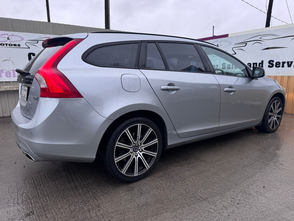 2017 Volvo V60 - image 8