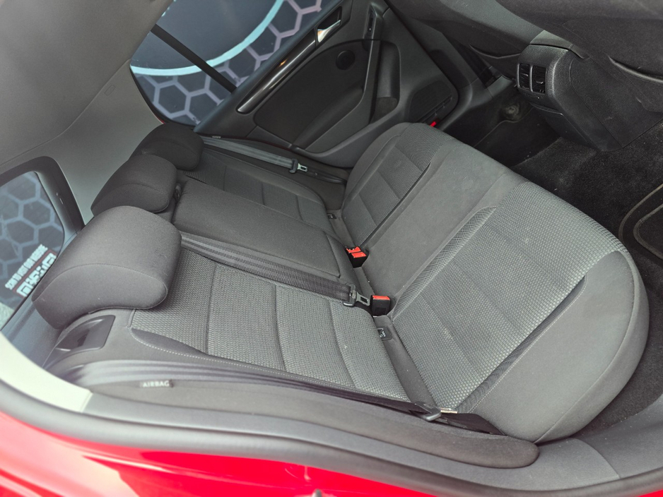 2011 Volkswagen Golf - image 17