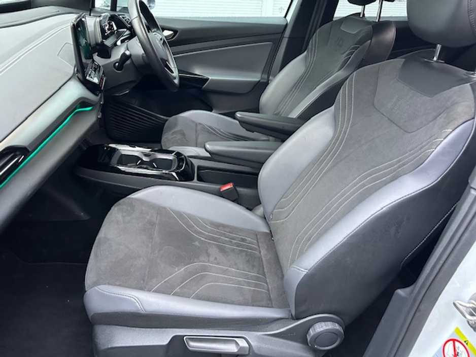 2023 Volkswagen ID.4 - image 7