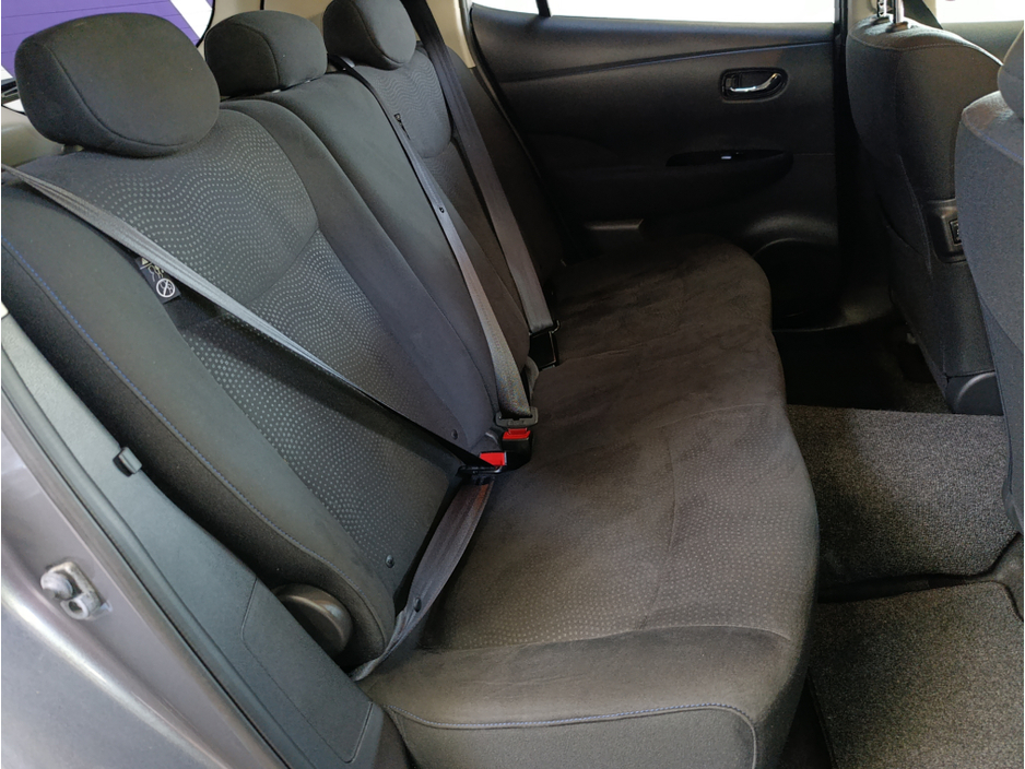2016 Nissan Leaf - image 18