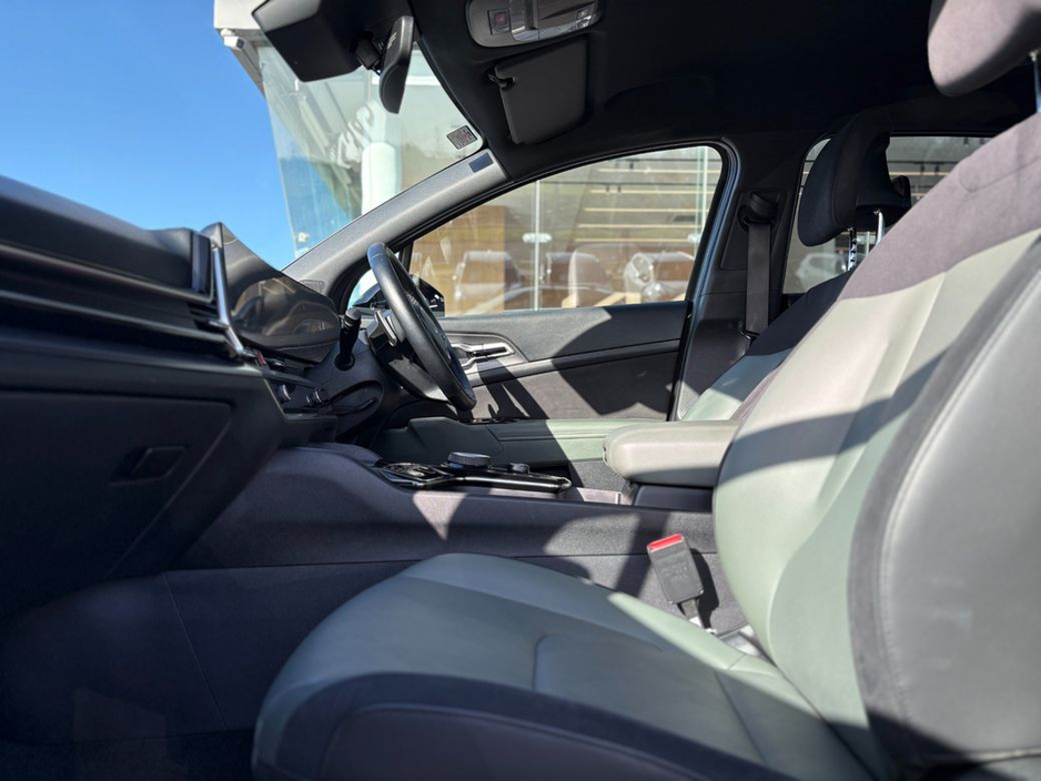 2024 Kia Sportage - image 2