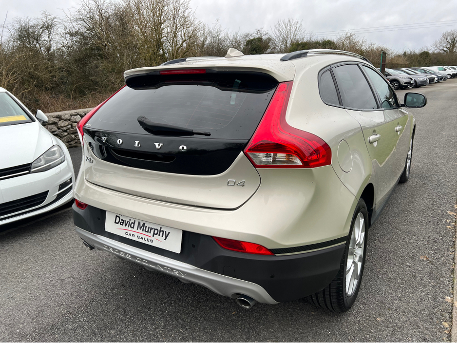 2016 Volvo V40 Cross Country D4 dynamic edition €16,500