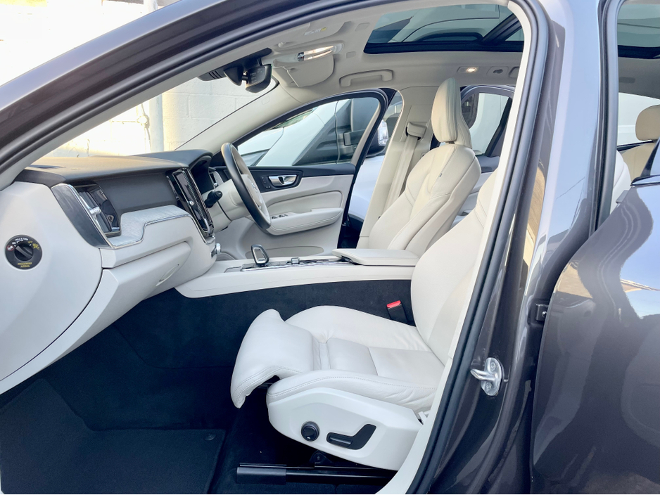 2023 Volvo XC60 - image 30