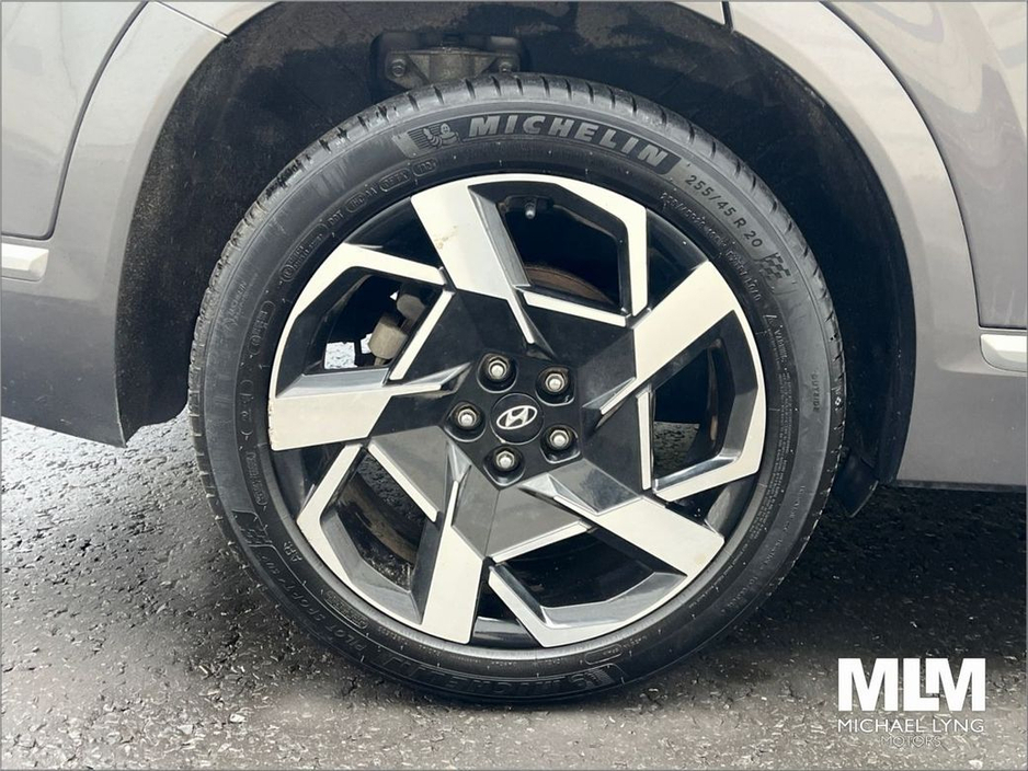 2022 Hyundai Santa Fe 1.6 PHEV 4WD Executive Plus Auto €41,950