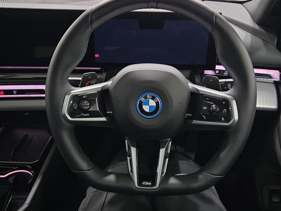 2025 BMW 5 Series 530 E M Sport Auto 530 e M Sport 530 e eDrive 22.1 kWh PHEV 299 184BHP /135 kw Auto Start/Stop