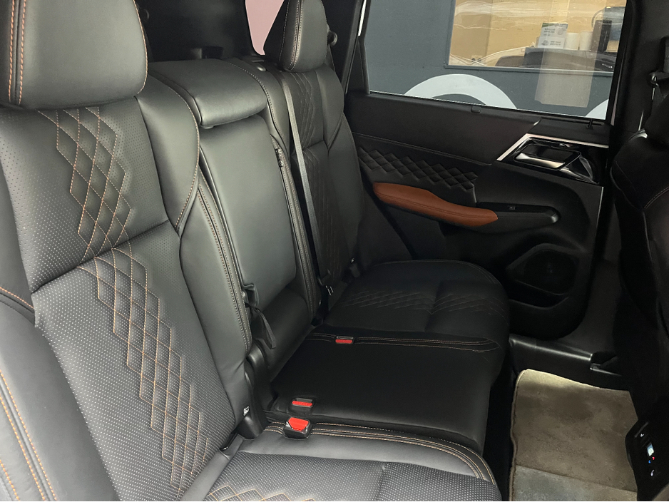 2023 Mitsubishi Outlander - image 18