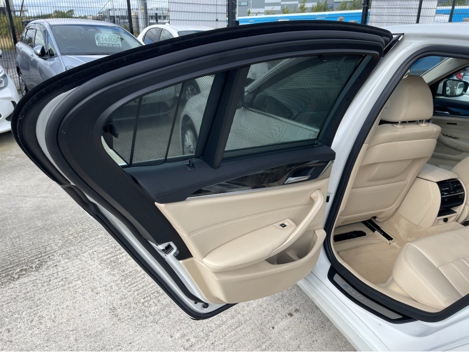 2018 BMW 5 Series - image 16