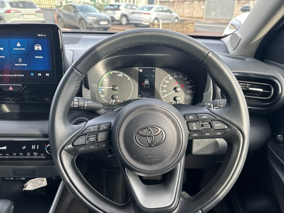 2024 Toyota Yaris - image 9