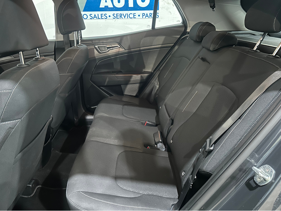 2023 Kia Sportage - image 9