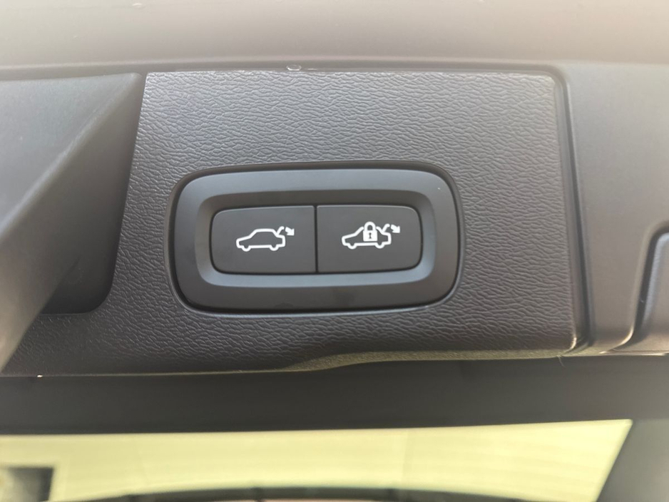 2026 Volvo XC60 - image 26