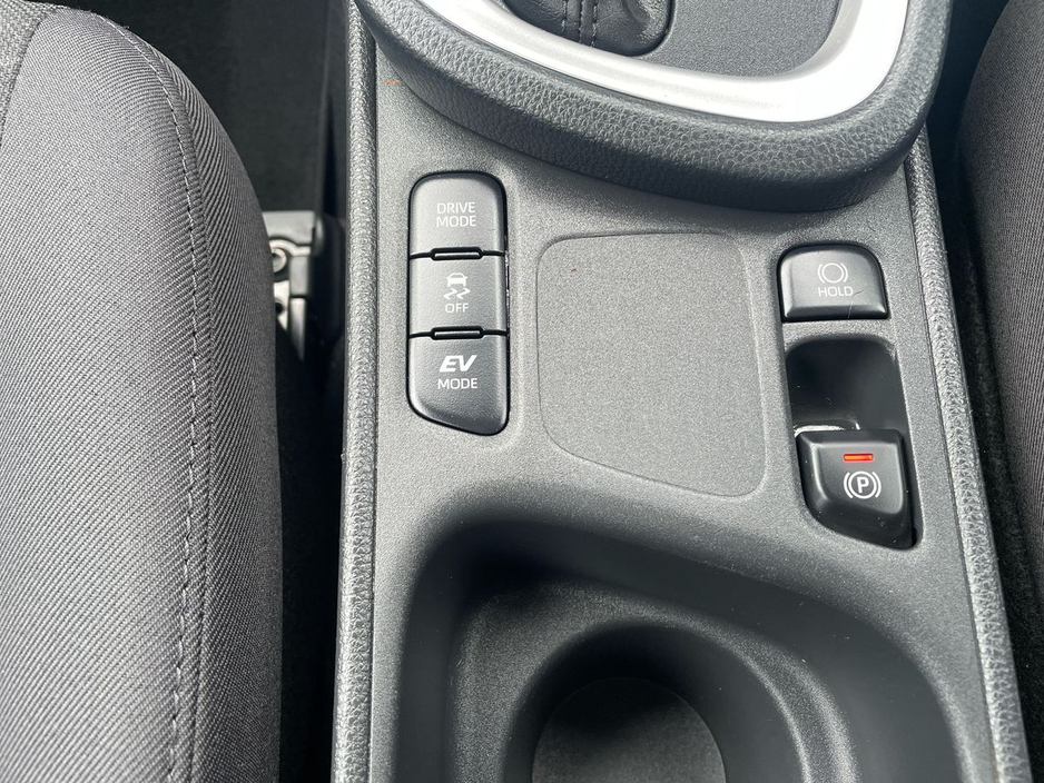 2025 Toyota Yaris Cross 1.5 Hybrid Luna