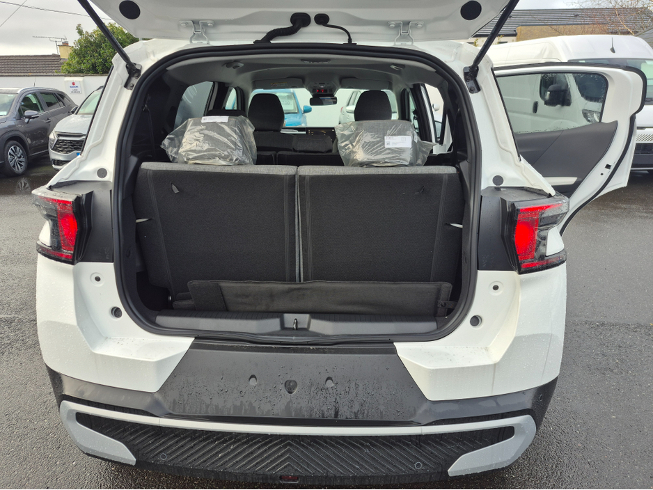 2026 Citroen C3 Aircross PLUS 1.2L Turbo petrol 100 6MT ( 7 seats ) €30,200