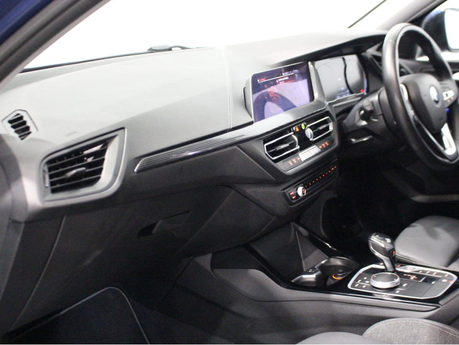 2021 BMW 1 Series - image 26