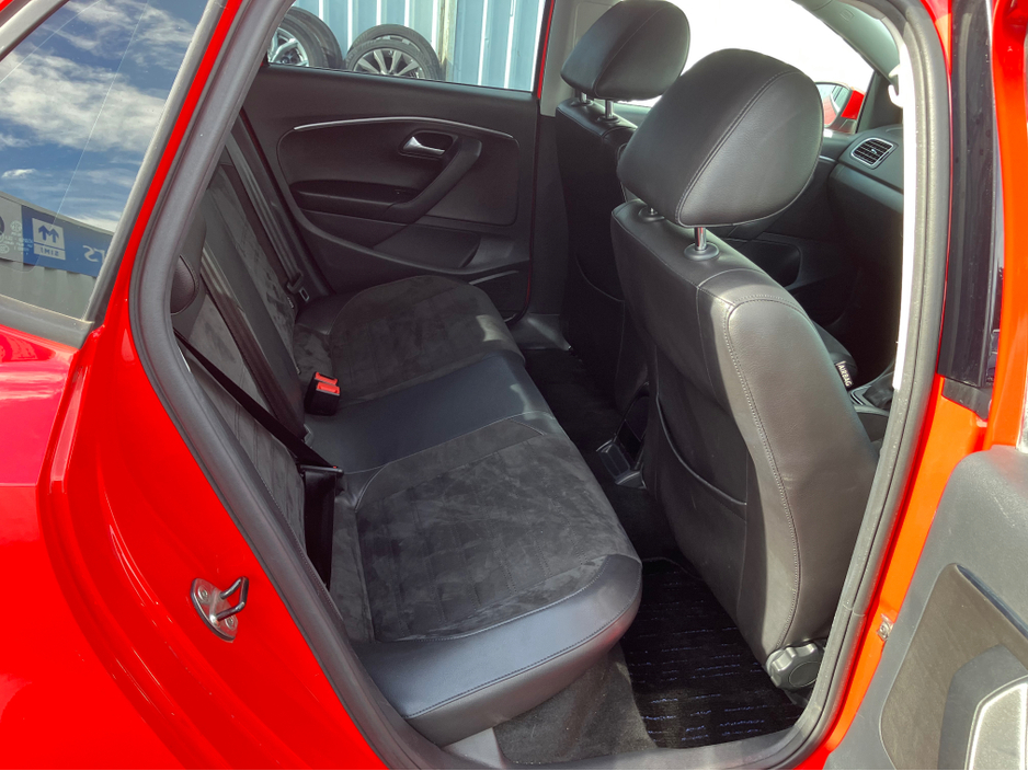 2016 Volkswagen Polo - image 5