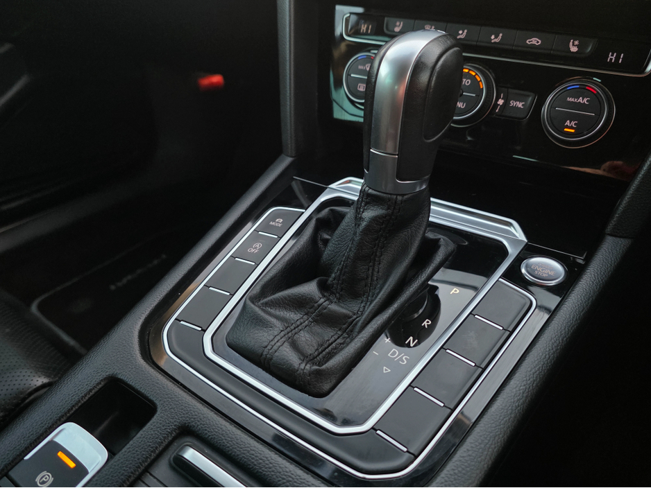 2018 Volkswagen Passat 2.0 TDI VIRTUAL DASH FULL LEATHER HEATED ELECTRIC SEATS SAT NAV CARPLAY ANDROID AUTO BLIND SPORT PARKING SENSORS SELF PARKING ASSIST 360 CAMERA €20,750