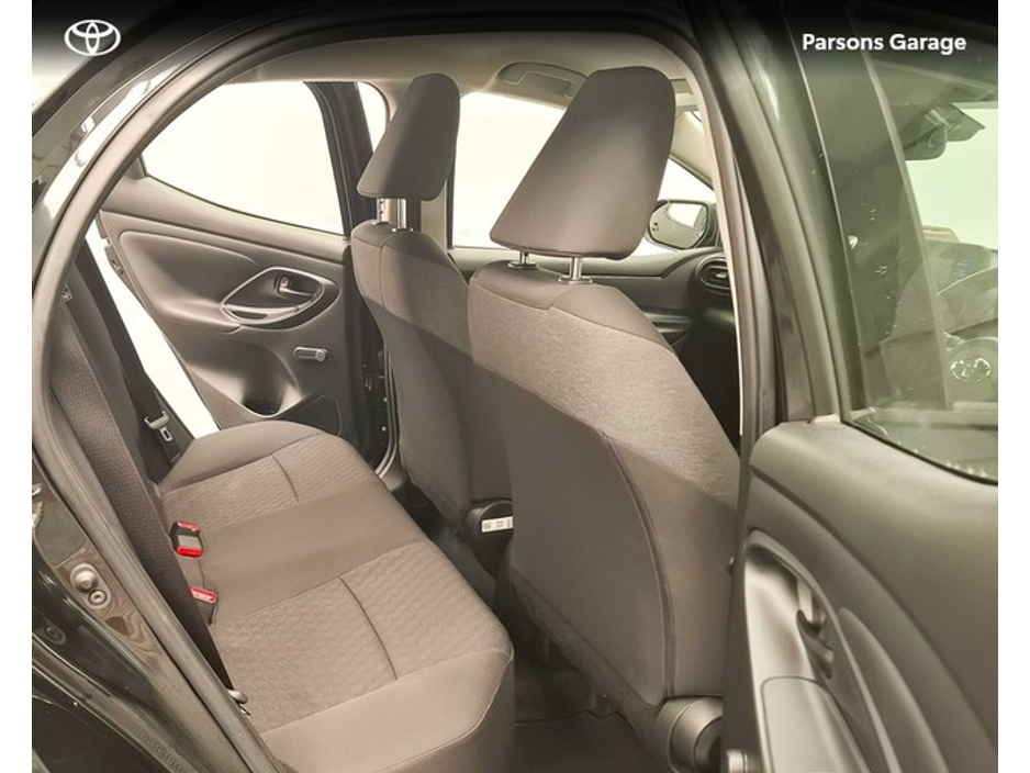 2024 Toyota Yaris - image 12