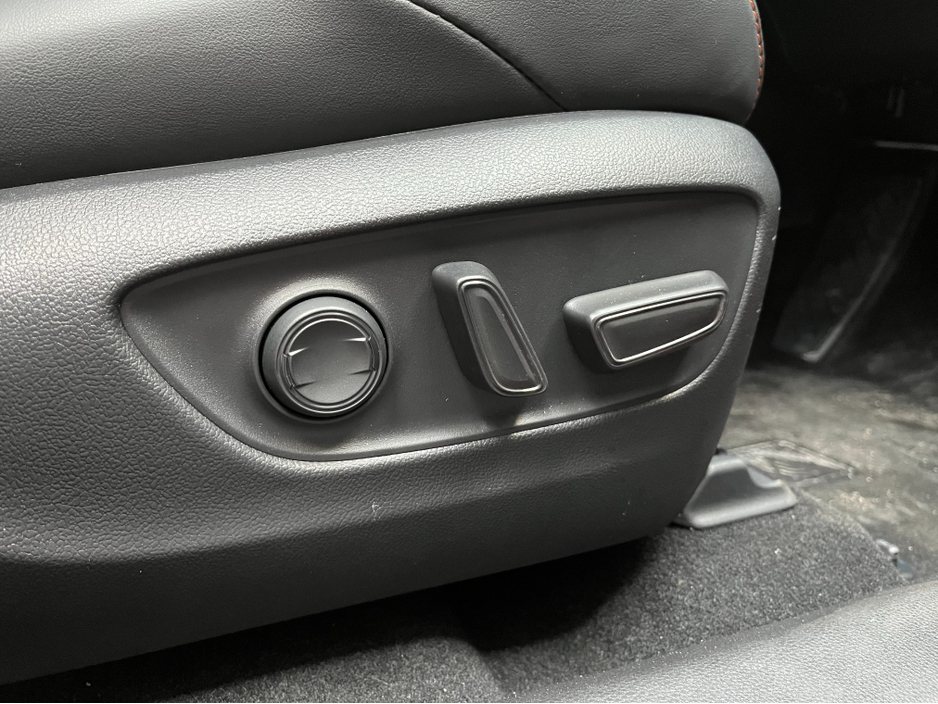 2025 Toyota Rav4 - image 12