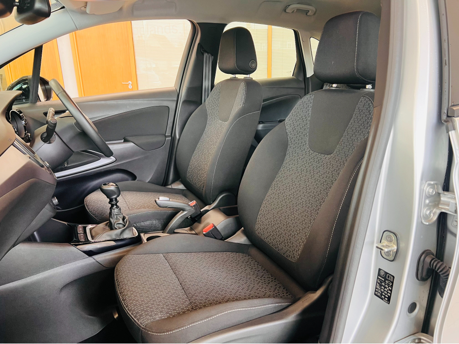 2024 Opel Crossland X 2024 DIESEL High Spec Best Value Front & Rear Park Assist Rear View Camera Apple Car Play www.bolands.ie Est.1955 €21,950