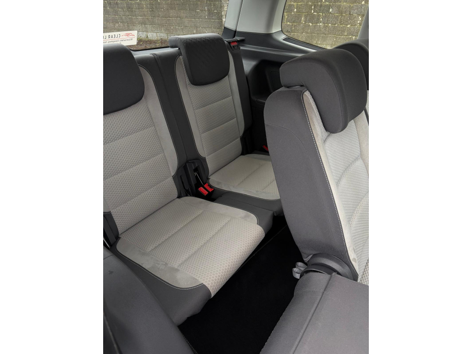 2015 Volkswagen Touran - image 16