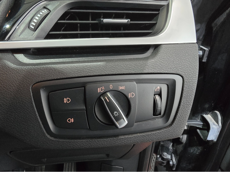 2017 BMW X1 - image 32