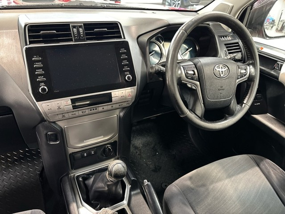 2022 Toyota Landcruiser - image 8