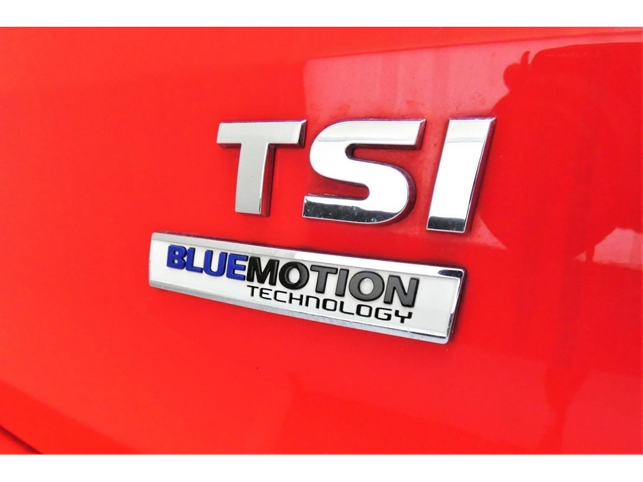 2015 Volkswagen Polo - image 28