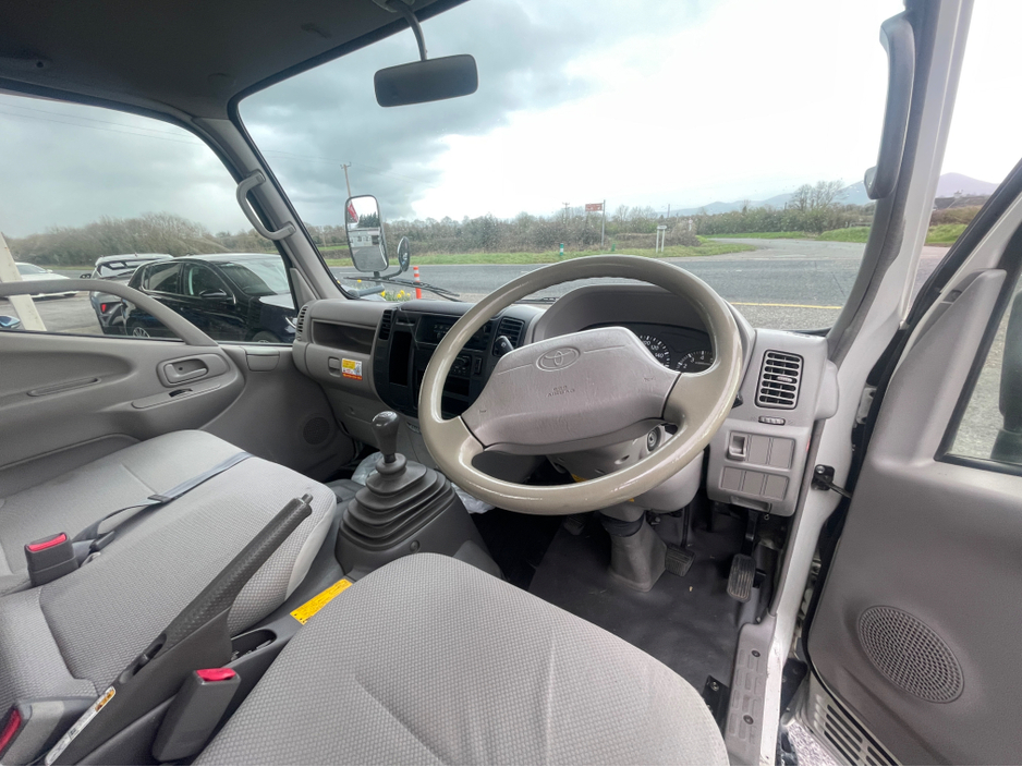 2013 Toyota DYNA - image 10