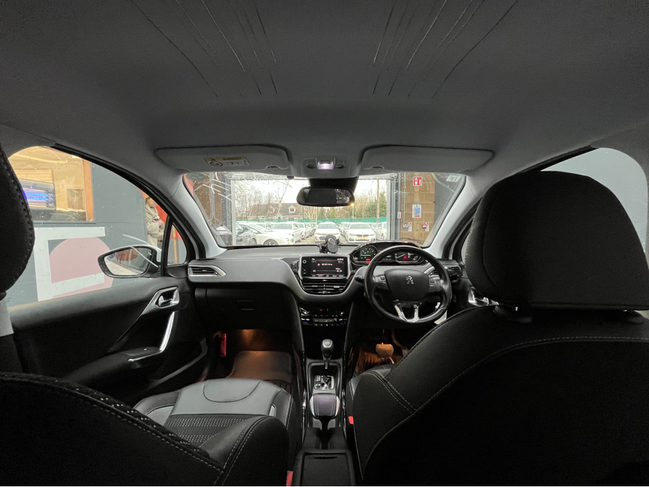 2017 Peugeot 2008 - image 12