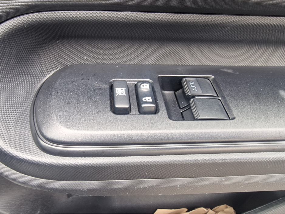 2018 Toyota Aqua - image 26