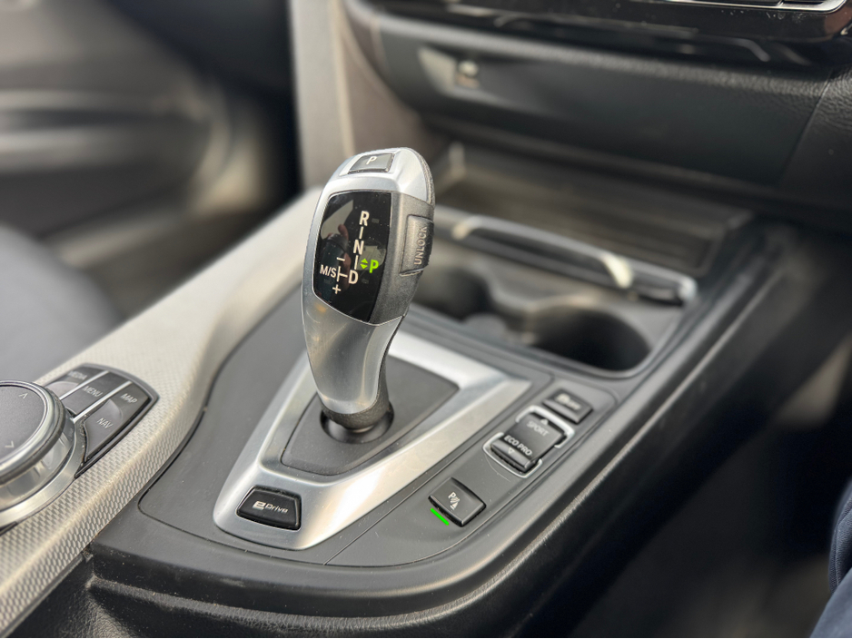 2017 BMW 3 Series - image 22