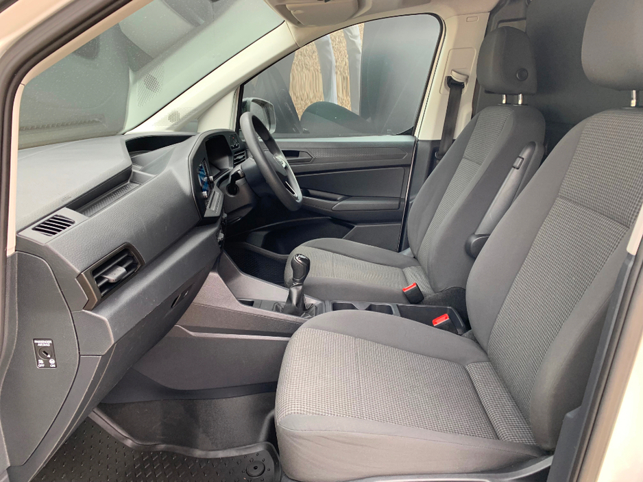 2022 Volkswagen Caddy - image 14