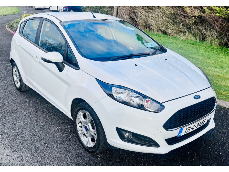 2017 Ford Fiesta - image 3