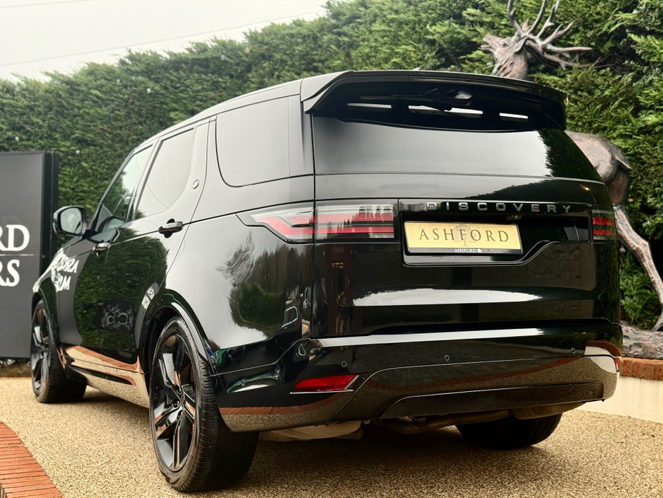 2024 Land Rover Discovery - image 5