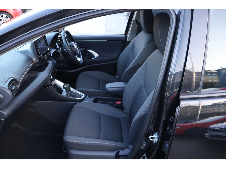 2023 Toyota Yaris HYBRID LUNA 4DR AUTO Great Spec 12 Months Warranty €18,495