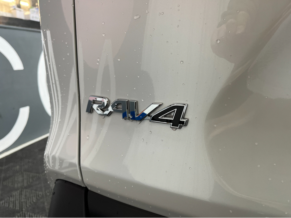 2025 Toyota Rav4 - image 7