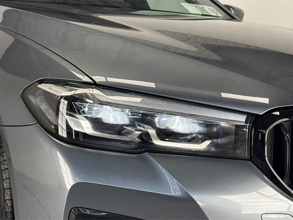 2021 BMW 5 Series G31 E M SPORT TOURING**NEW 20"ALLOYS**HEATED STEERING WHEEL**FRONT HEATED ELECTRIC MEMORY SEATS**HEADS UP DISPLAY**TOUCH SCREEN MEDIA DISPLAY**BLACK LEATHER INTERIOR**HARMON KARDON**REVERSE CAMERA** €32,995