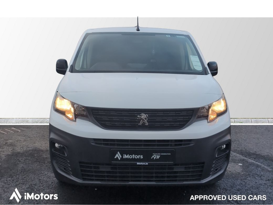 2022 Peugeot Partner - image 3