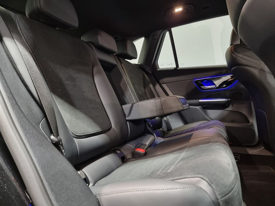 2025 Mercedes-Benz GLC Class - image 29