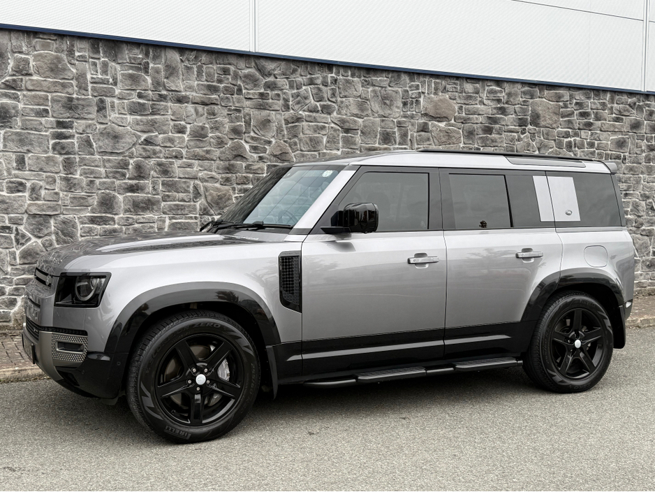 2021 Land Rover Defender - image 24