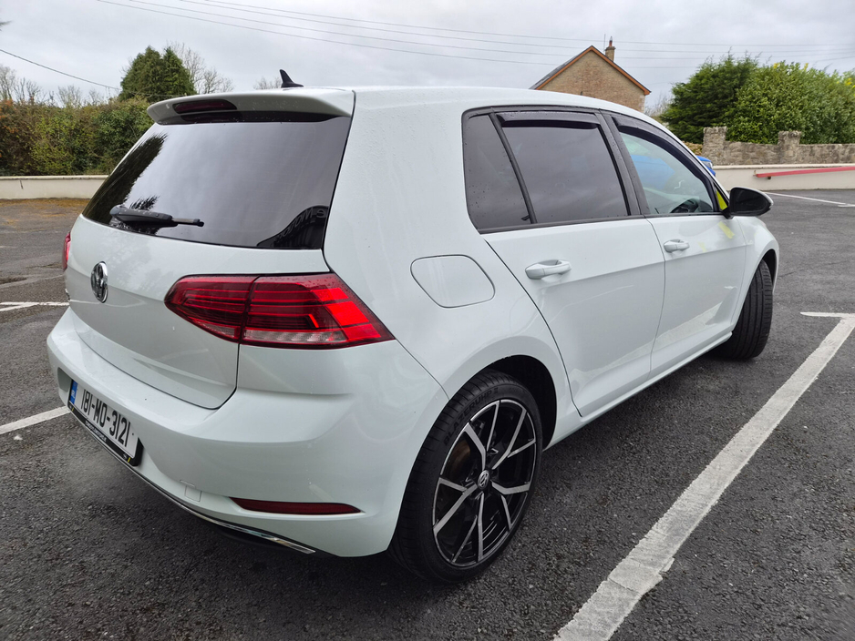 2018 Volkswagen Golf - image 3