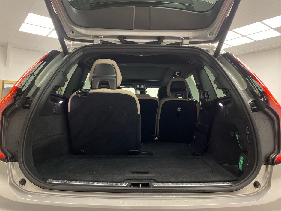 2025 Volvo XC90 - image 9