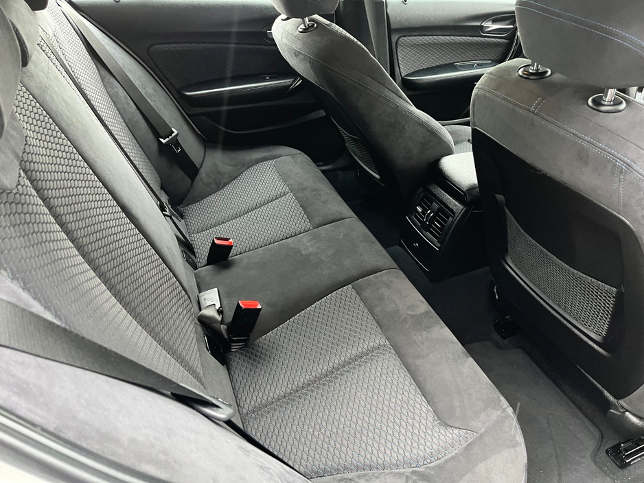 2017 BMW 1 Series - image 7