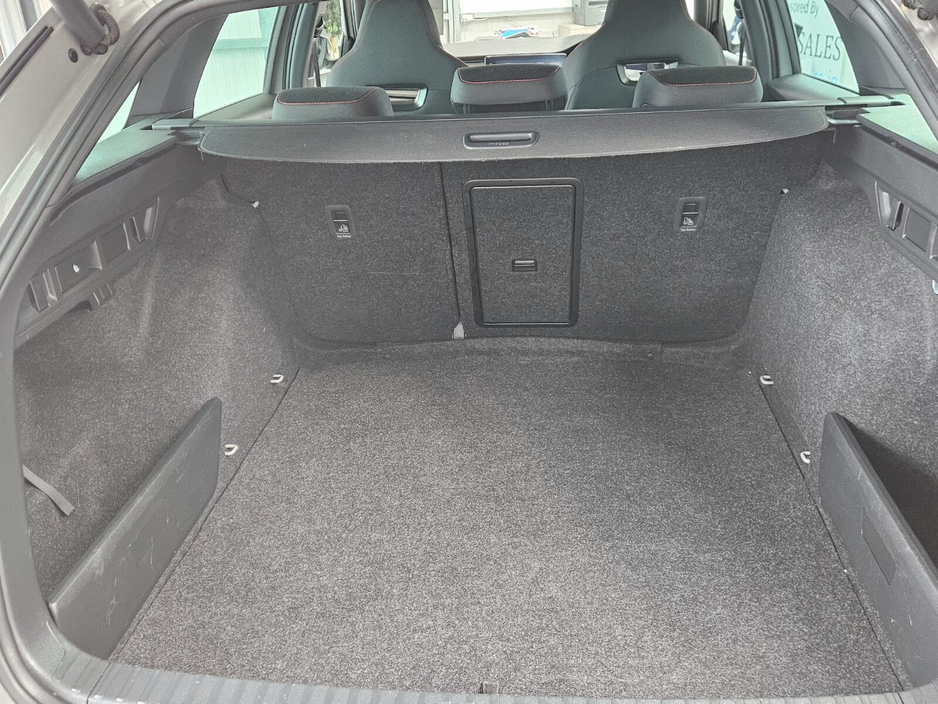 2021 Skoda Octavia - image 9