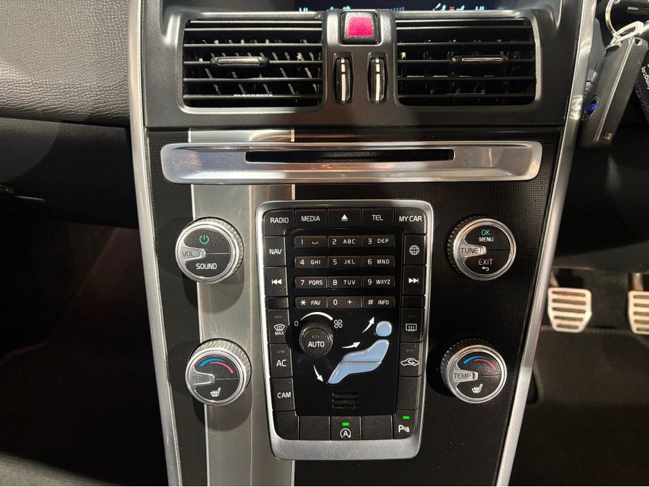 2016 Volvo XC60 - image 27