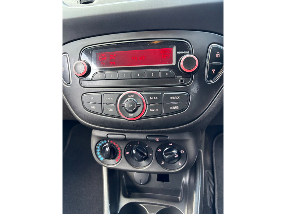 2015 Opel Corsa - image 20