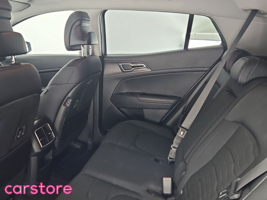 2022 Kia Sportage - image 13