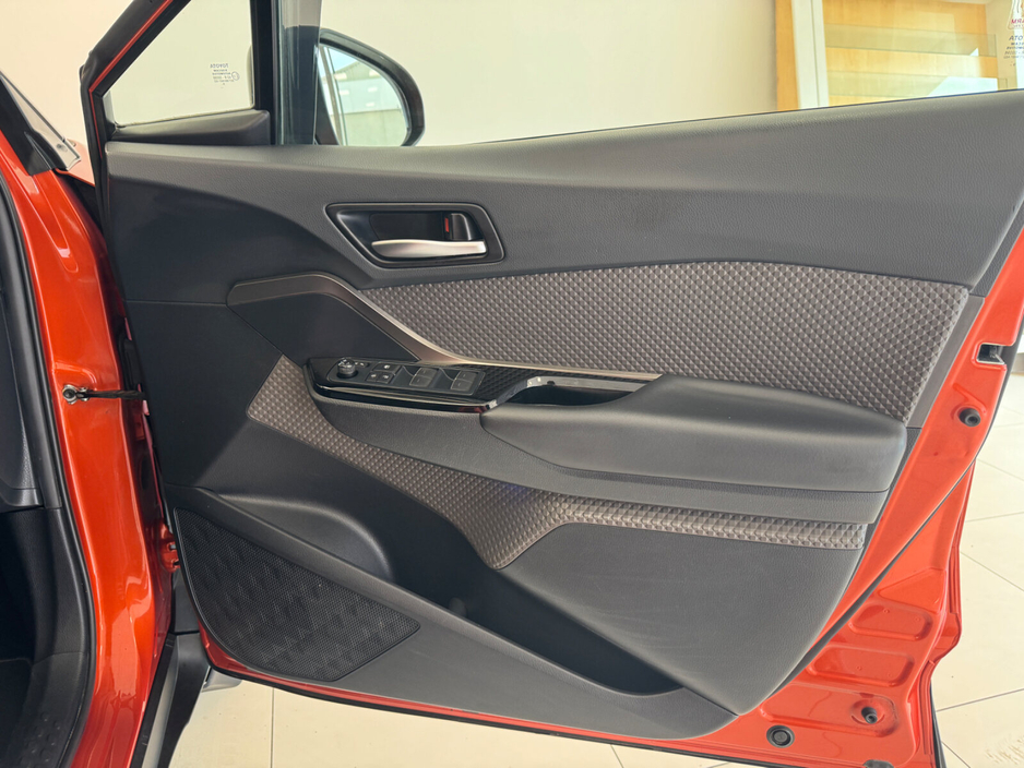 2020 Toyota C-HR - image 11