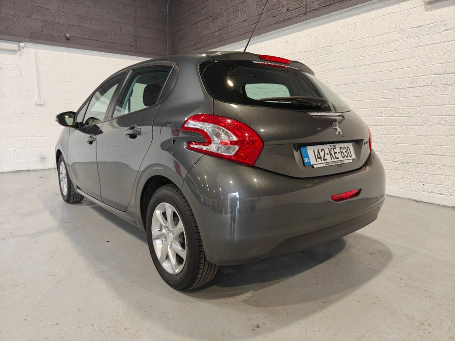 2014 Peugeot 208 - image 8