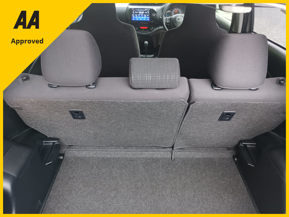 2017 Toyota Yaris 1.5 PETROL HYBRID ONLY 22,776kms COMPREHENSIVE SERVICE HISTORY (9 STAMPS) FACTORY IMMOBILISER PUSH BUTTON START MUTLIFUNCTION STEERING WHEEL AUTO HEADLIGHTS REVERSE CAMERA ANDROID AUTO & APPLE CARPLAY €14,950