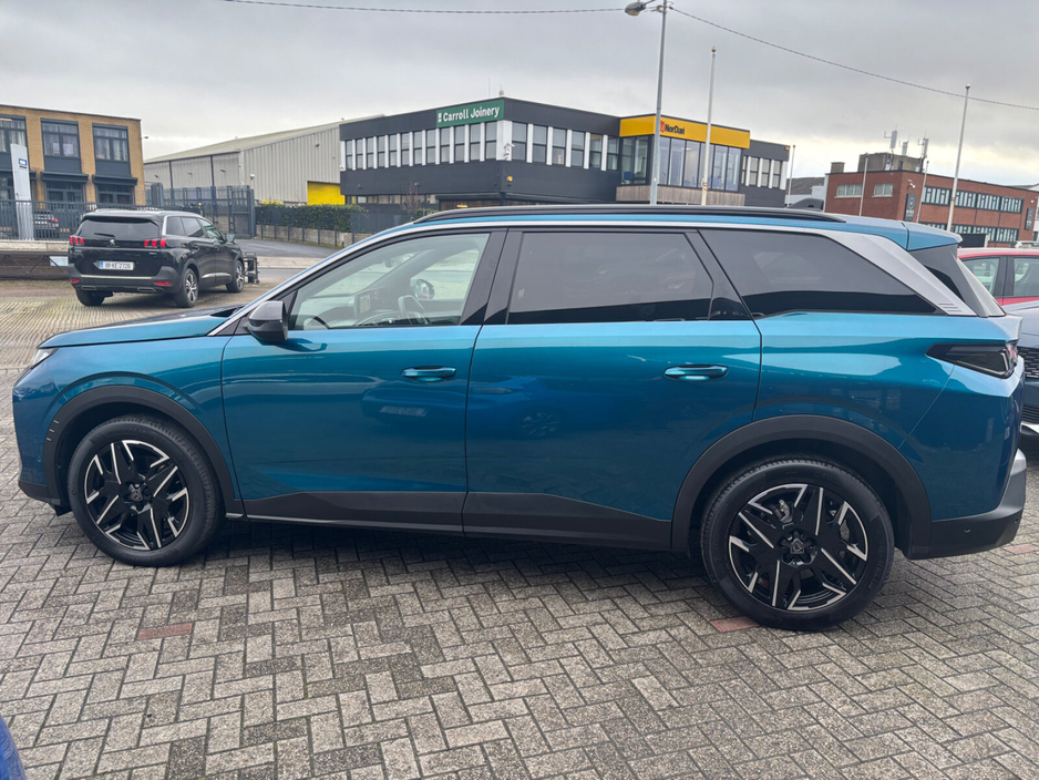 2025 Peugeot 5008 - image 8